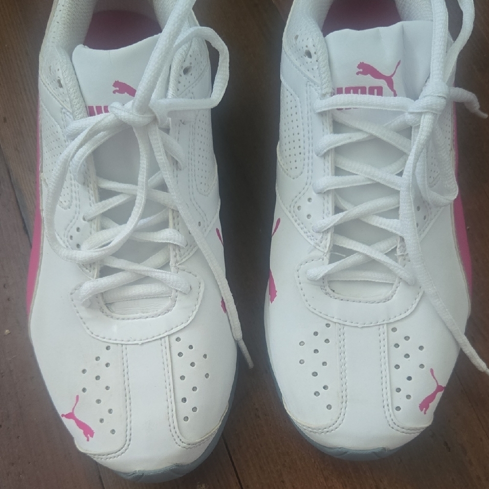 Puma White and Pink Athletic Shoes with Breathable Design - Picture 4 of 12